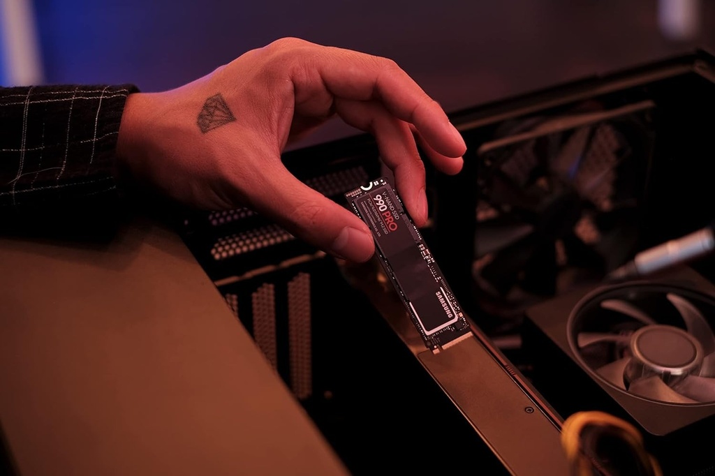 SAMSUNG 990 PRO SSD 2TB PCIe 4.0 M.2 2280 Disco duro interno de estado sólido, velocidades de lectura secuenciales de hasta 7,450 MB/s para estaciones de trabajo de alta gama, computación y juegos,